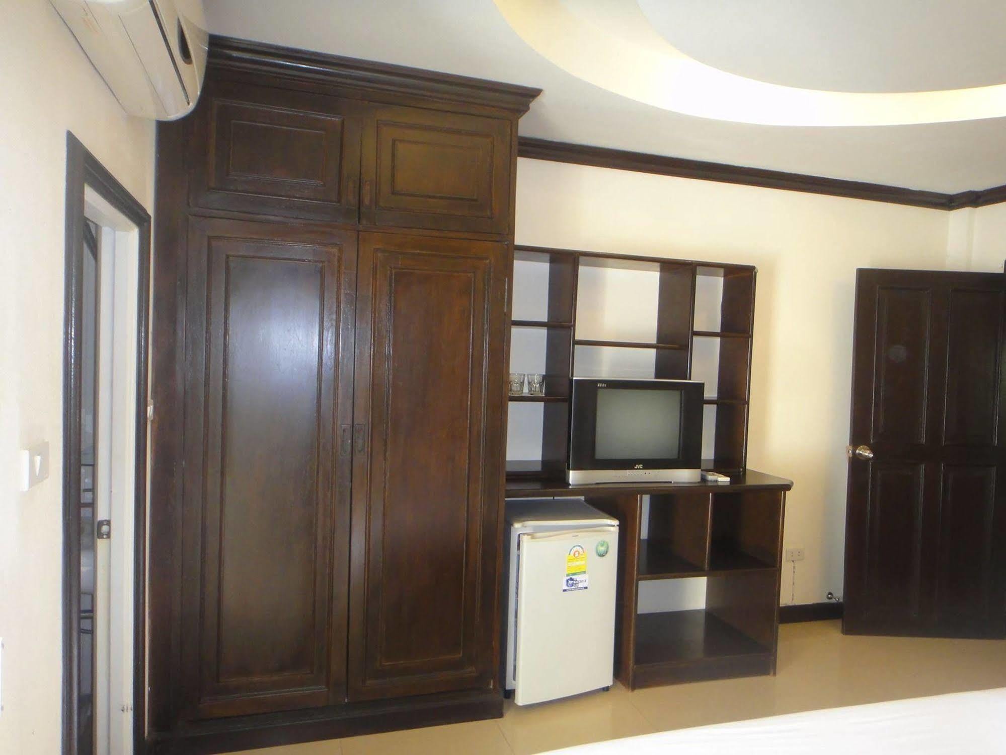 Safe House Hostel Patong Exterior photo